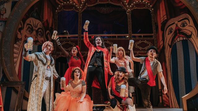 Wiesn-Musical: Königliche Satire: Wiesn-Musical feiert München-Premiere