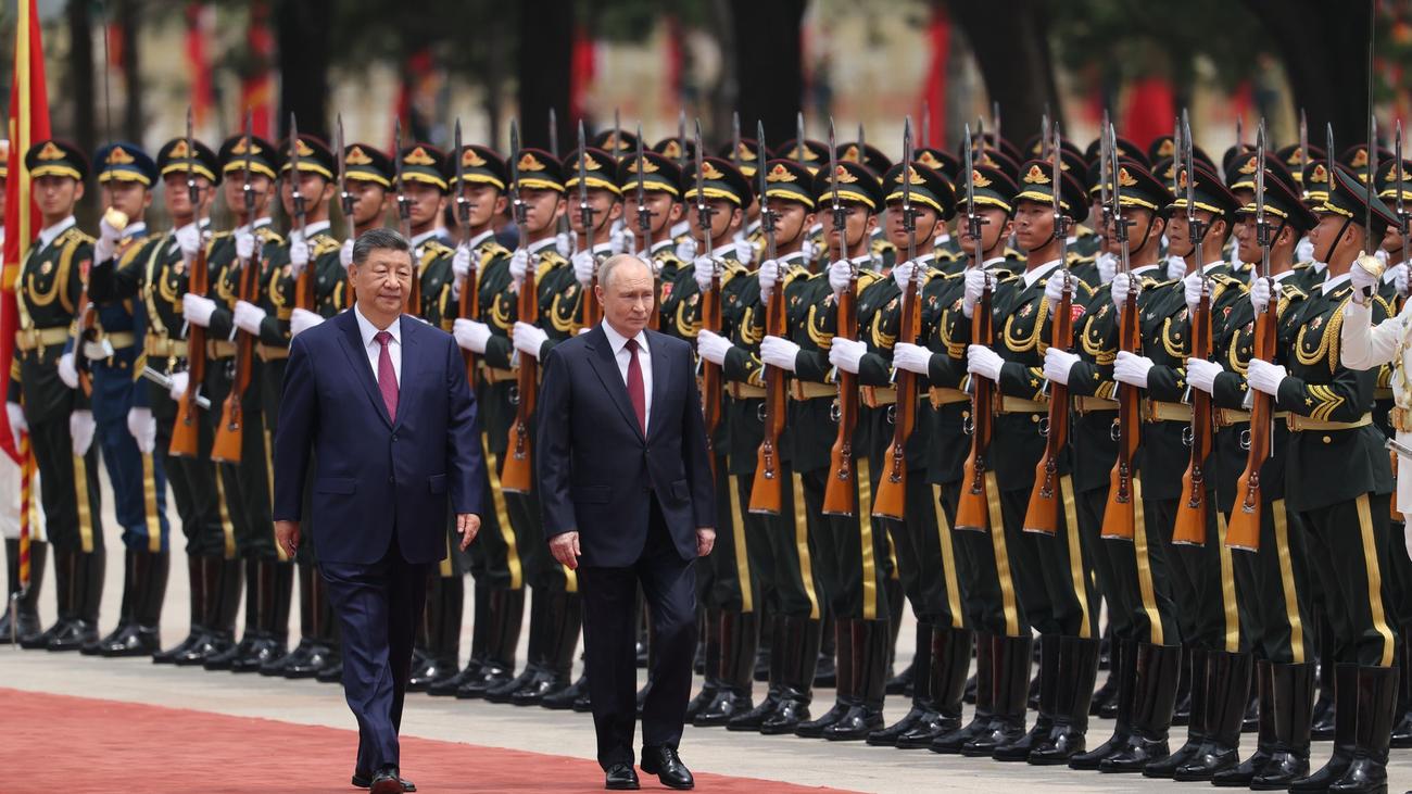 Putin in Peking: Kurz nach Trump: Xi begrüßt Putin in Peking