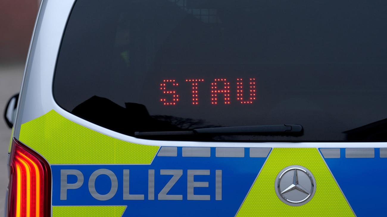 Lastwagen umgekippt: Nach Lkw-Unfall: A4 bei Olpe Richtung Köln gesperrt