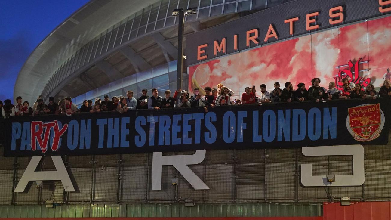 Nach 22 Jahren wieder Meister: «Party auf Londons Straßen»: Arsenal träumt vom großen Coup