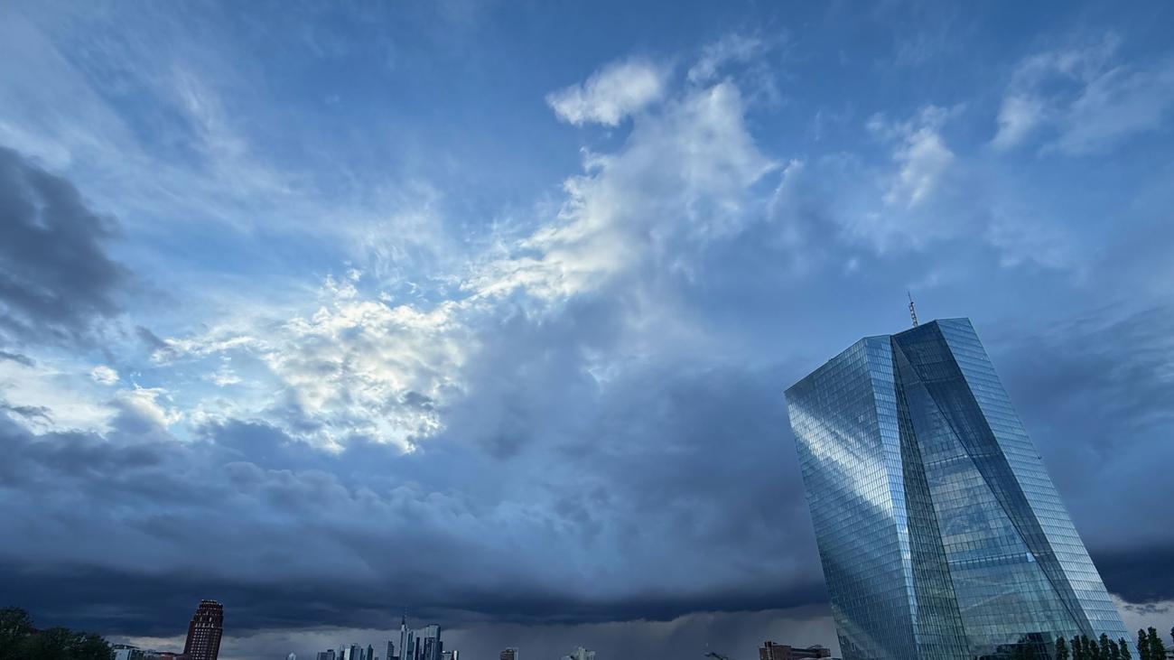 Wetteraussichten: Weiter Regen und Gewitter in Hessen - Hitze zum Wochenende