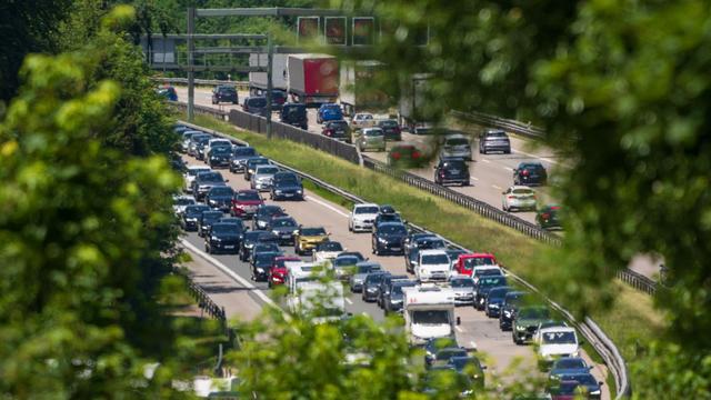 Start der Pfingstferien: Ab in den Süden? Wann und wo in Bayern Stau droht