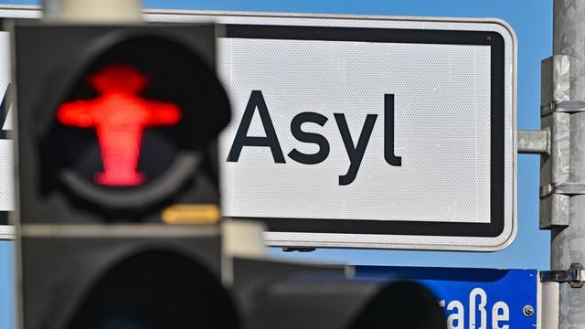Verfassung: Karlsruhe mahnt zeitnahe Anpassung von Hilfsleistungen an