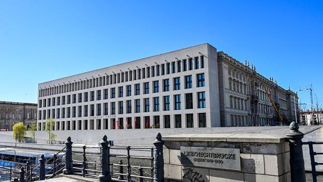 Rund acht Monate nach Tat: Die Hintergründe zu der Attacke am Humboldt Forum sind bislang unklar. (Archivbild)
