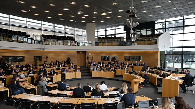 Bild: Debatte um Heimunterricht: Mathe am Küchentisch? AfD beim Thema Schulpflicht isoliert