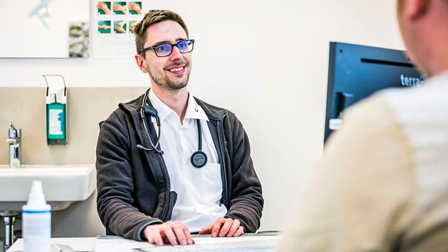 Hausarztmangel: Per Quote zum Landarzt: «Mensch ist mehr als Herz und Niere»