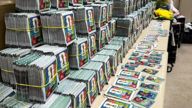 Bild: Fußballweltmeisterschaft: Brasilien: 200.000 gefälschte WM-Sammelbilder beschlagnahmt