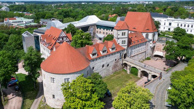 Kultur: Moritzburg-Museum zieht für Sanierung ins Ex-Kaufhof-Gebäude