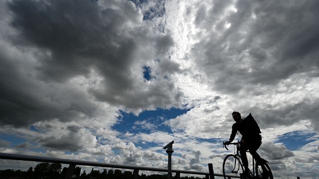Nach Beinahe-Unfall: Radfahrer schlägt Autofahrer ins Gesicht