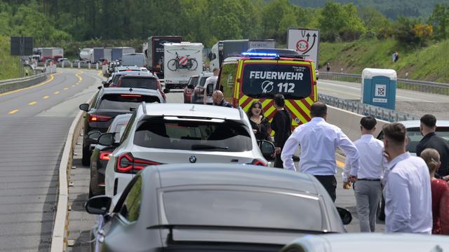 Flugunfall bei Olpe: Absturz von Segelflugzeug auf A45 - Ursache noch unklar