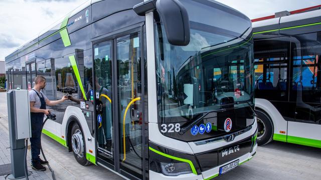 Öffentlicher Nahverkehr: Hohe Dieselpreise setzen Busbetrieben im Nordosten zu