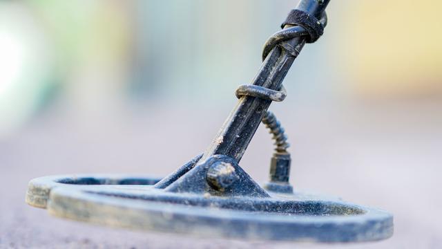 Schatzsuche: Illegale Sondengänger plündern Kulturgüter im Südwesten