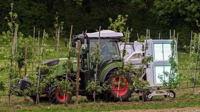 Agrar: Warum ein Solarium durch Obstplantagen fährt