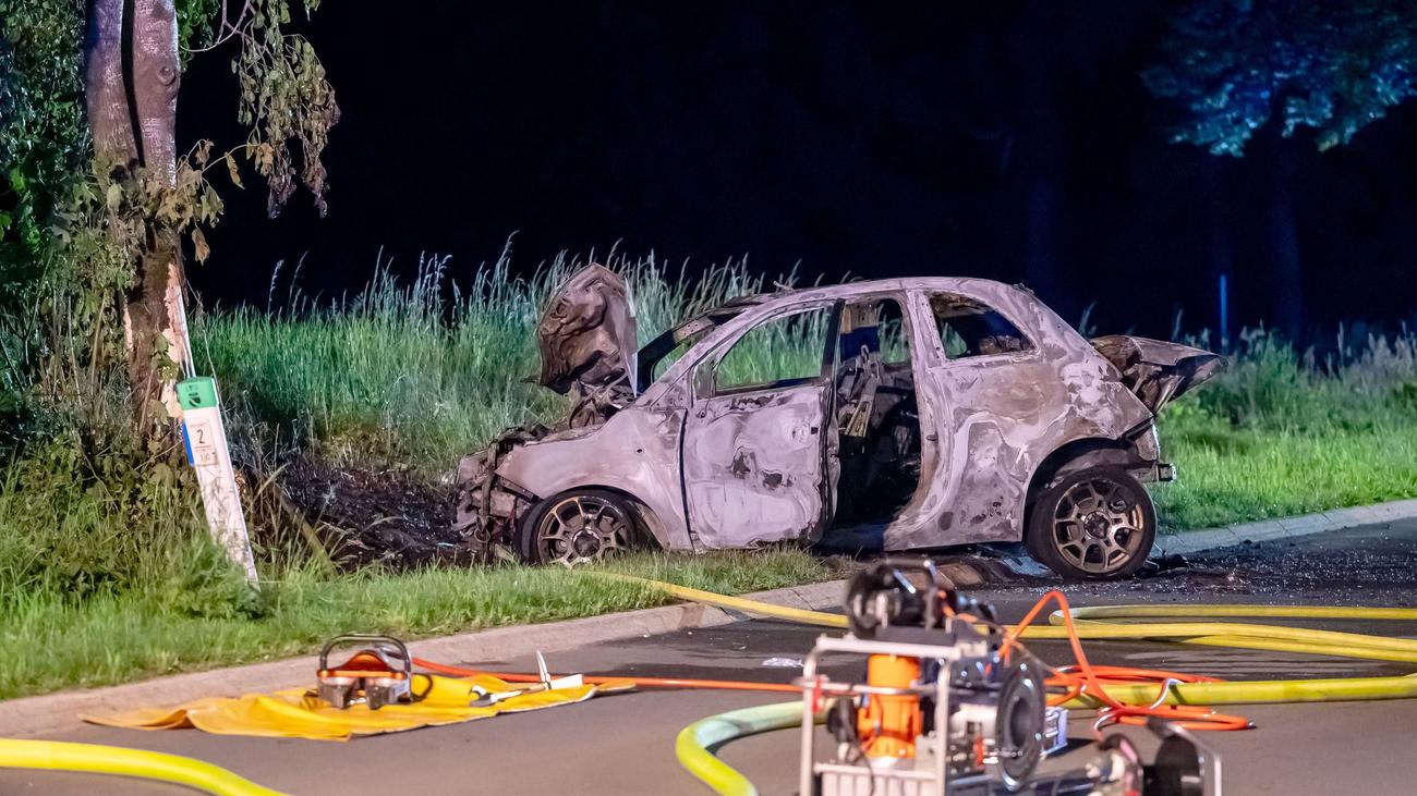 Unfall bei Hückeswagen: Autofahrerin stirbt nach Zusammenstoß mit Baum