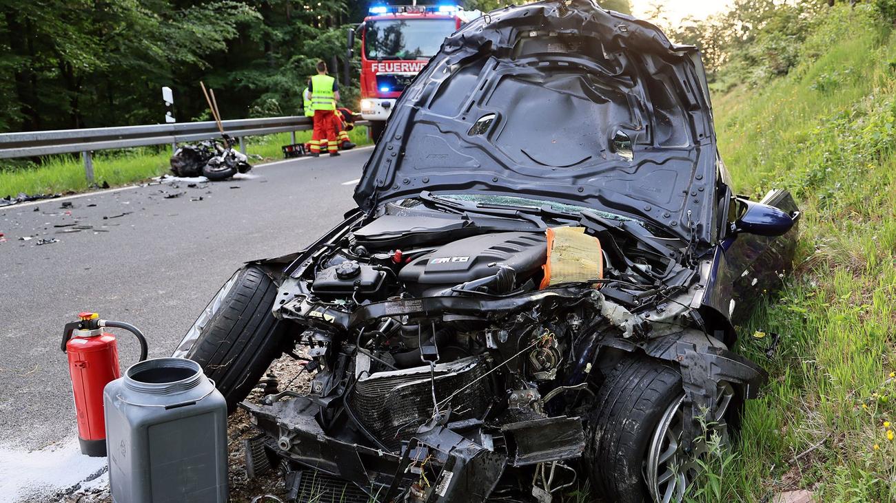 Unfall im Spessart: In Auto gekracht: Motorradfahrerin lebensgefährlich verletzt