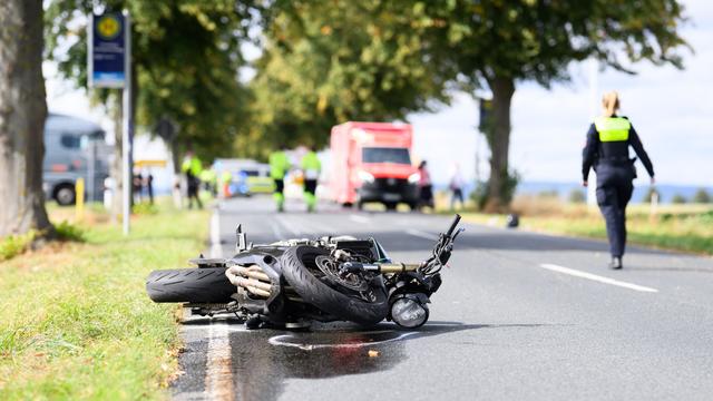 Rettungsversuch ohne Erfolg: Motorradfahrer stirbt bei Unfall am Mainspitzdreieck