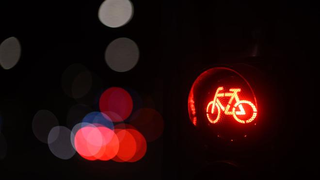 Brutale Reaktion: Ein Zusammenprall zwischen einem Radfahrer und einem Fußgänger findet am Wochenende in Ahlen kein gutes Ende. (Symbolbild)