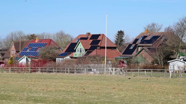 Reform der Netzentgelte: Netznutzung: Höherer Grundpreis für PV-Anlagen geplant