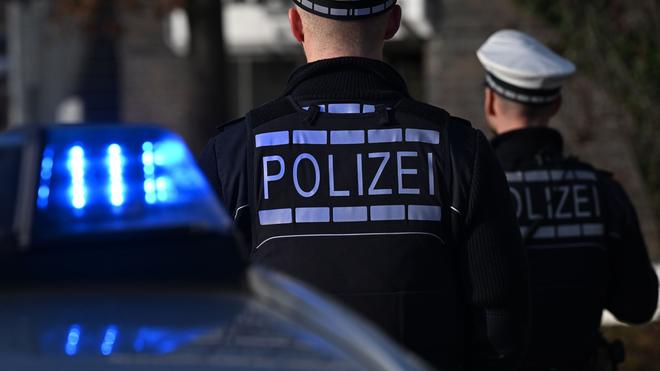 Ein Mensch in Klinik: Die Polizei bittet Zeugen um Hilfe. (Symbolbild)