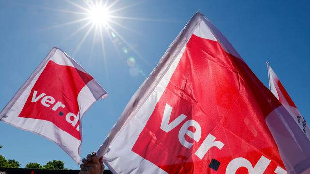 Sozialkosten: Protestaktion gegen Krankenkassenreform - Fahimi an Charité