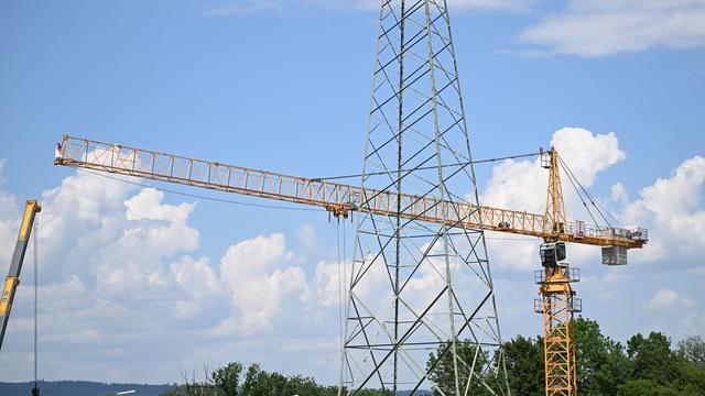 Arbeitsunfall: Stromschlag auf Baustelle – Zwei Arbeiter schwer verletzt