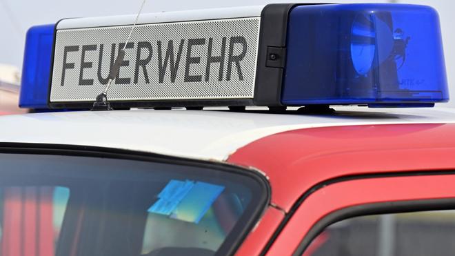 Feuerwehreinsatz: Drei Personen werden verletzt. (Symbolbild)