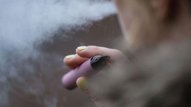 Durchsuchungen in NRW: Zoll stellt illegale E-Zigaretten aus China sicher