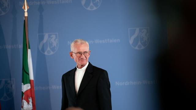 Bild: Ehrung für Mitmenschlichkeit: Kölner Priester Franz Meurer erhält Mevlüde-Genç-Medaille