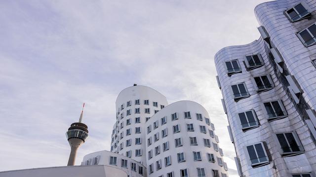 Düsseldorfer Medienhafen: Kopfschuss vor Bar: Angeklagter beruft sich auf Notwehr