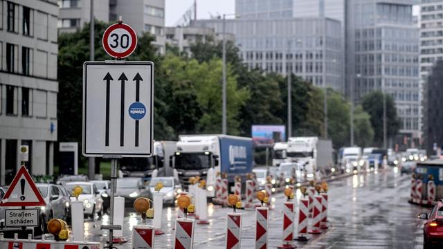 Verkehrspolitik: Stau am Bau? - Neue Schilder sollen besser informieren
