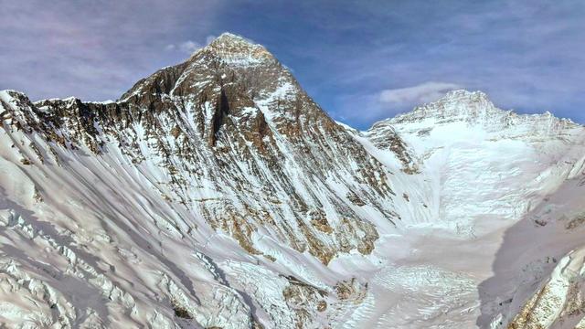 Extrembergsteigen: US-Läufer erklimmt Everest in unter zehn Stunden