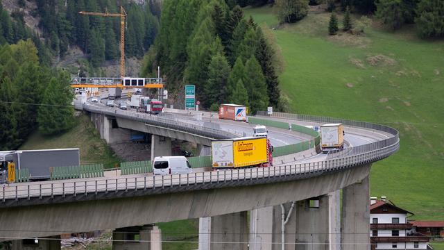 Transitstrecke: Vor Brenner-Sperre: Viel Verkehr, aber vorerst kein Chaos