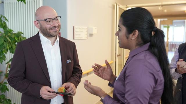 Pilotprojekt soll helfen: Wie Fachkräfte aus Indien den Pflegemangel bekämpfen sollen