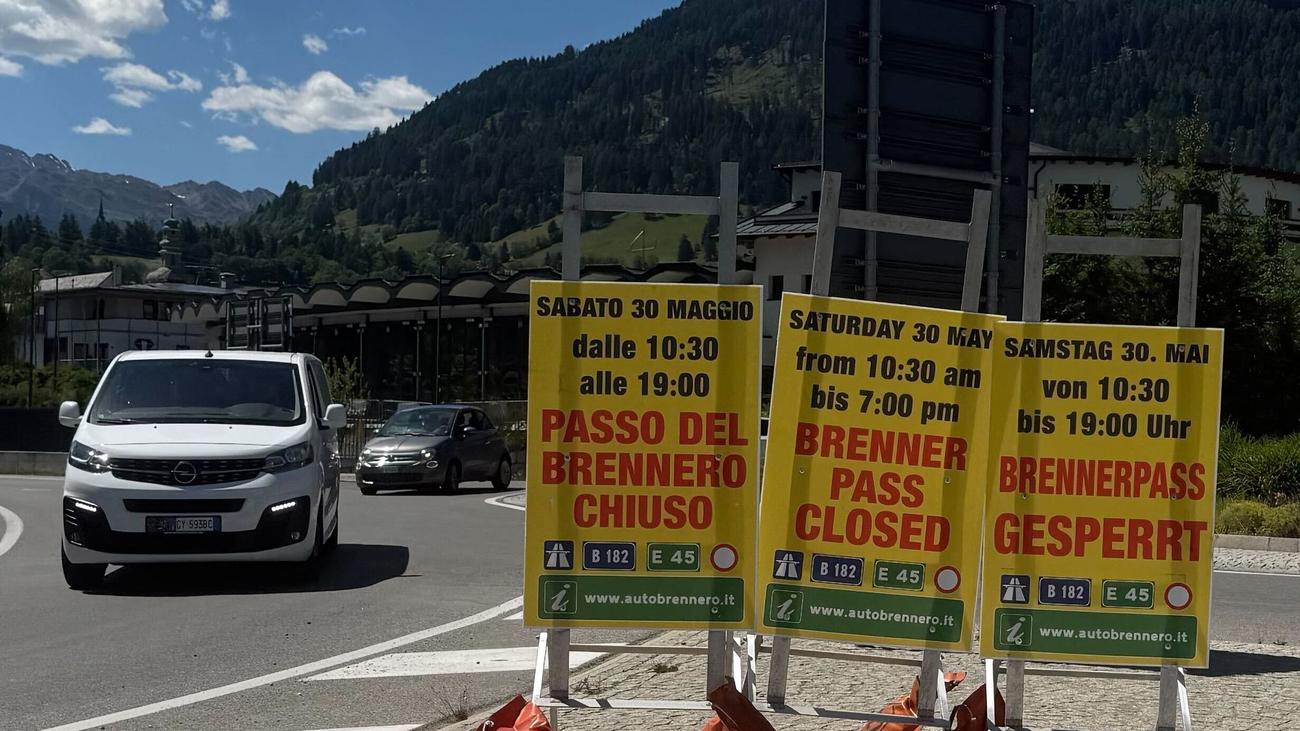 Protest gegen Verkehrsflut: Brenner-Blockade: Polizei in Südtirol verstärkt Präsenz