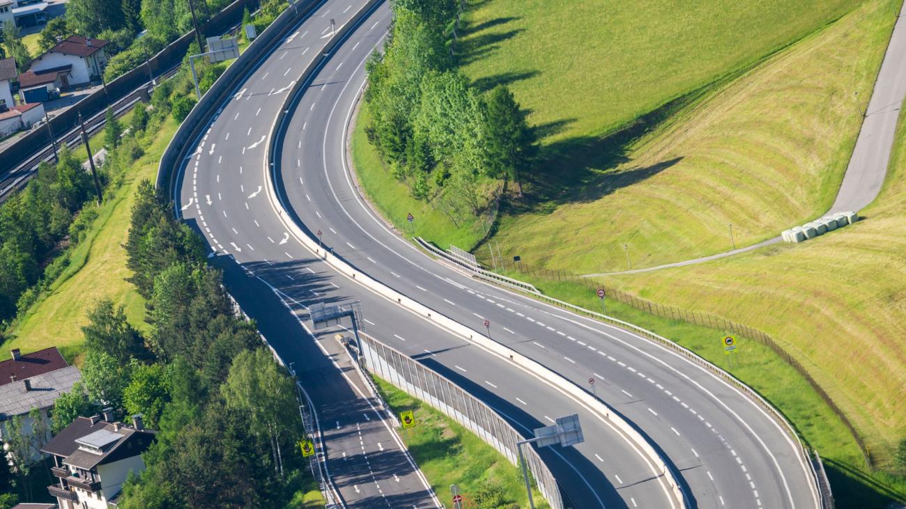 Demonstration: Brenner-Sperre: Ruhige Verkehrslage überrascht Experten