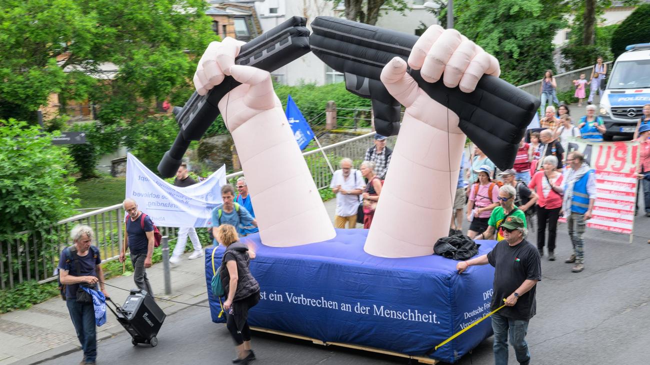 Demonstration: Demonstration gegen Stationierung von Mittelstreckenwaffen