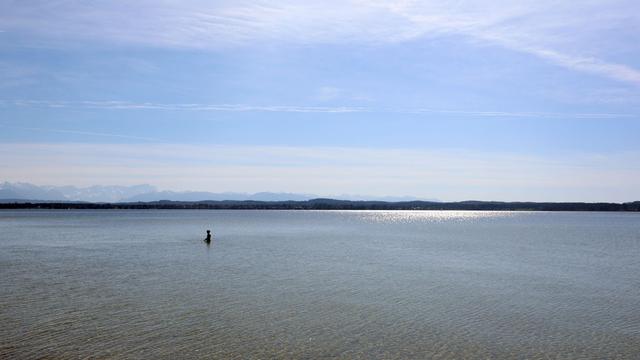 Zustand kritisch: Frau aus Starnberger See gerettet – Reanimation erfolgreich