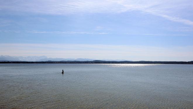 Zustand kritisch: Die Frau wurde aus dem Starnberger See gerettet. (Symbolbild)