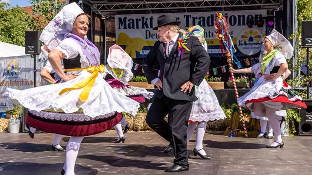 Tradition zum Anziehen: Laufsteg der Heimat: Deutscher Trachtentag eröffnet