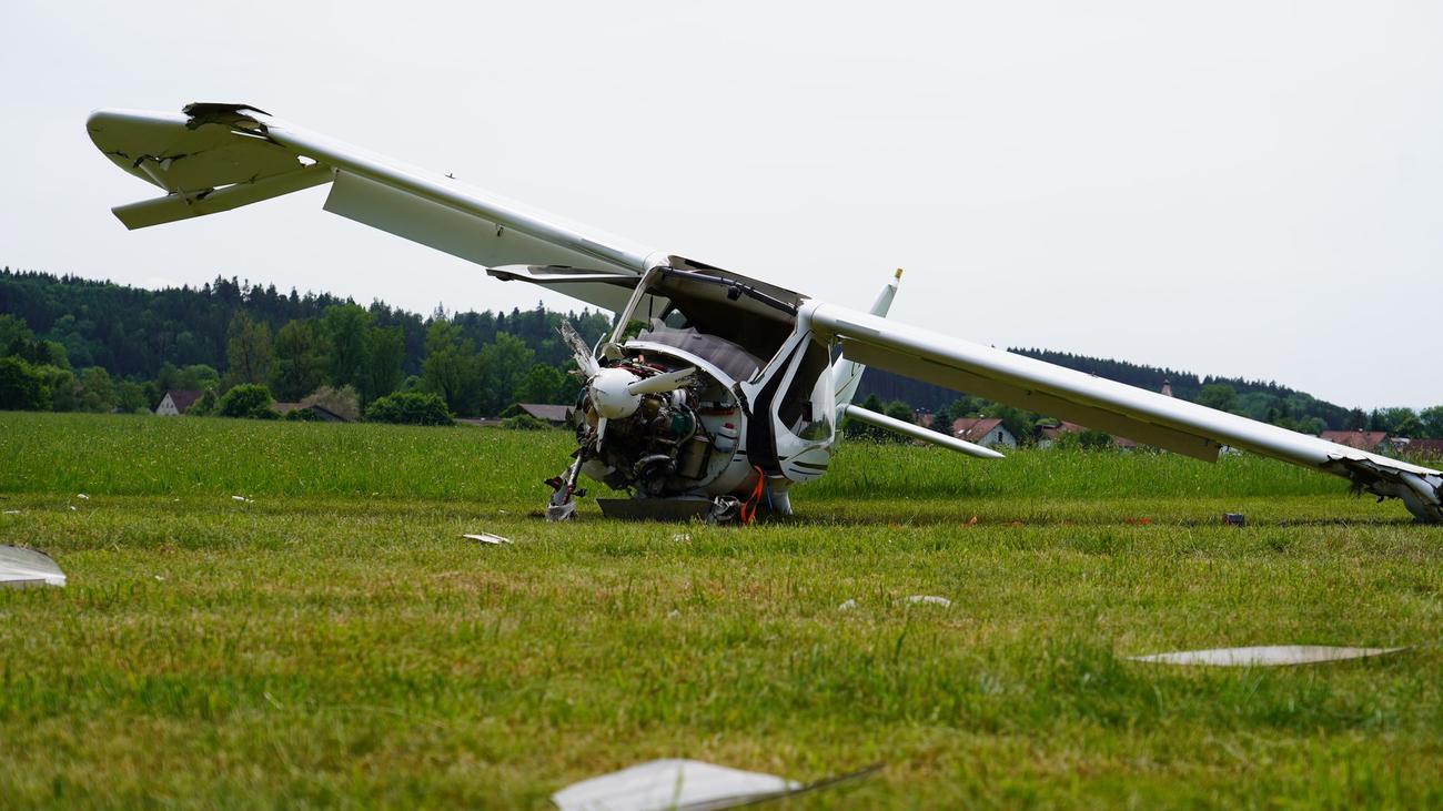 Flugzeugunfall: Ultraleichtflugzeug stürzt nach Start ab – zwei Verletzte