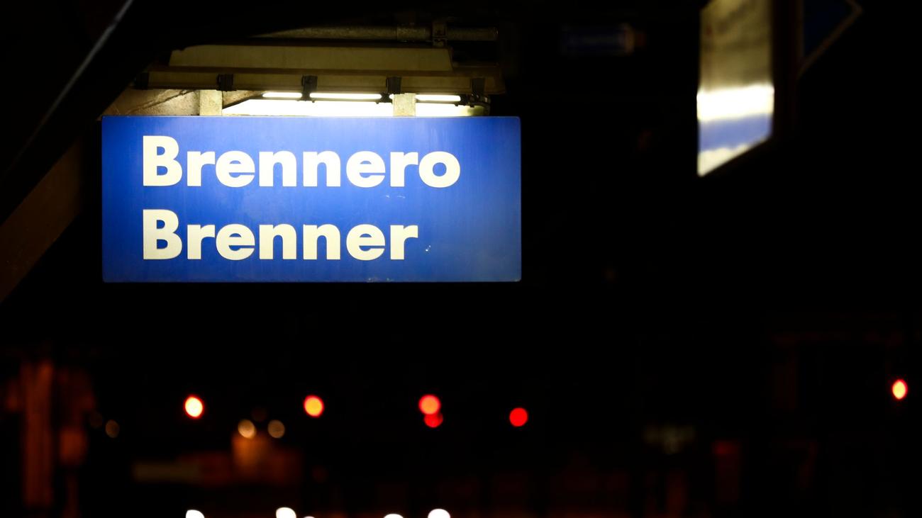 Feuer an Steueranlage: Verspätungen auf Brennerbahnlinie nach Brand an der Strecke