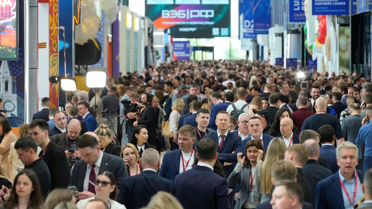 Business-Dialog: Deutsche nehmen an Putins Wirtschaftsforum teil