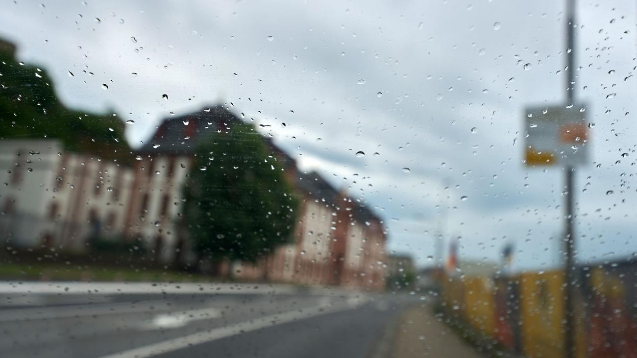 Wetter: Nach sommerlichen Tagen: Gewitter und Sturmböen erwartet