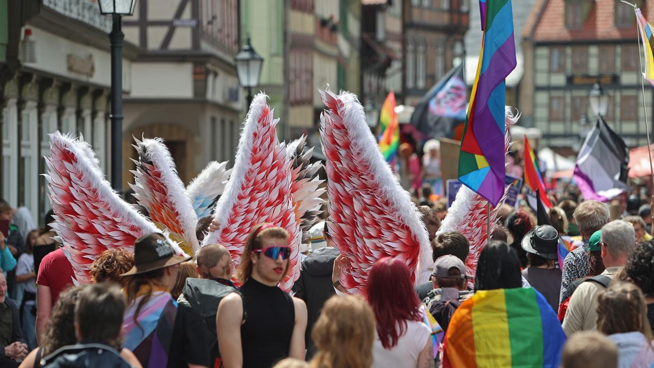 Christopher Street Day: Rechte Gruppen und gefährliche Schrauben trüben CSD-Umzug