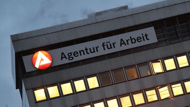 Hessischer Arbeitsmarkt: Fast jeder zweite Betrieb setzt auf ausländische Mitarbeiter