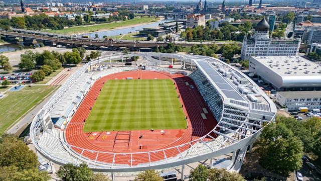 Abgeordnete am Ball: FC Landtag Sachsen zeigt Teamgeist vor WM-Start