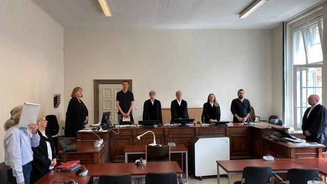 Prozesse: Mit Waffe auf Polizisten gezielt - 74-Jähriger vor Gericht
