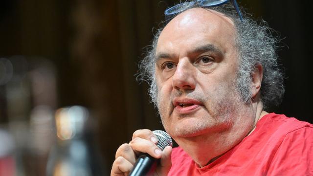 Berliner Theater: Neuer Intendant macht Berliner Volksbühne zum Schwimmbad