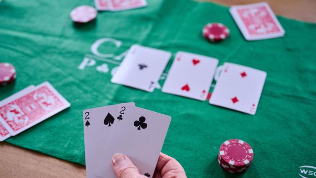Seit November 2025: Polizei stoppt mutmaßliche Glücksspiel-Bande in Gaststätte