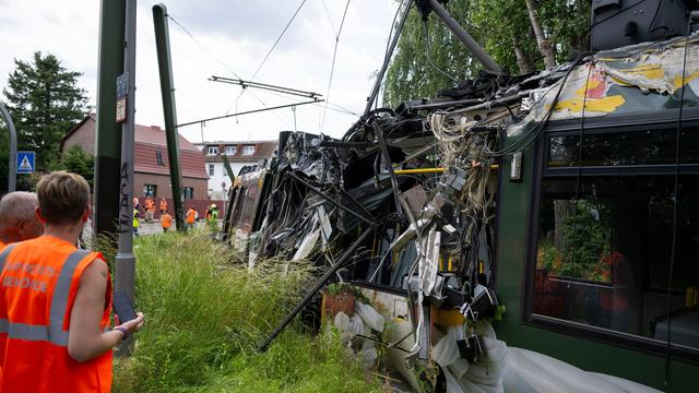 Rettungseinsatz: Straßenbahn in Berlin entgleist - 20 Verletzte